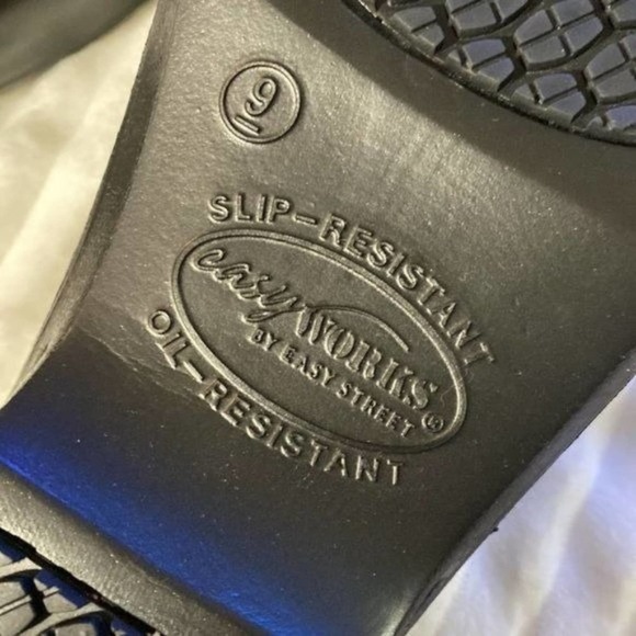 Easy WORKS by Easy Street Kris Women's Slip-Resistant Slip-on Shoe NWT - Picture 9 of 10